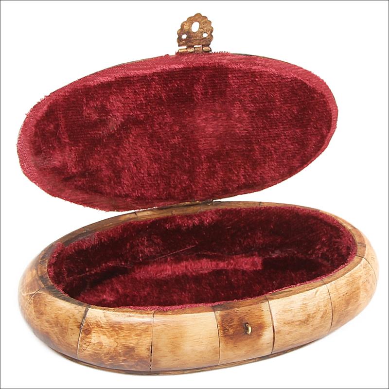 Шкатулка с инкрустацией (кость) 14,5х4х7см